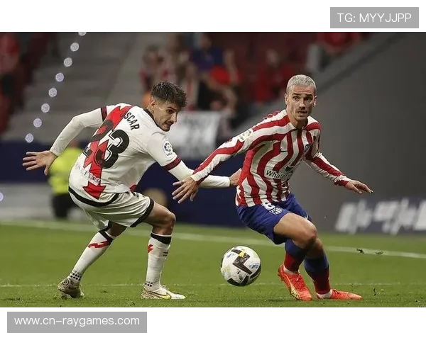 科莫前锋杜维卡斯开场破门 巴列关键助攻助力取胜 科莫前锋杜维卡斯开场破门 巴列关键助攻助力取胜